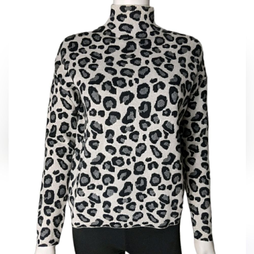 NWOT Tahari Black and White Leopard Print Mock TurtleNeck Sweater M